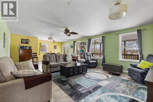 86 Draper Street, Colchester, ON - Indoor Photo Showing Living Room