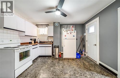 1088 Hickory, Windsor, ON - Indoor Photo Showing Kitchen