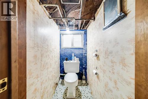 1088 Hickory, Windsor, ON - Indoor Photo Showing Bathroom