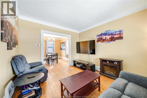 1088 Hickory, Windsor, ON - Indoor Photo Showing Living Room