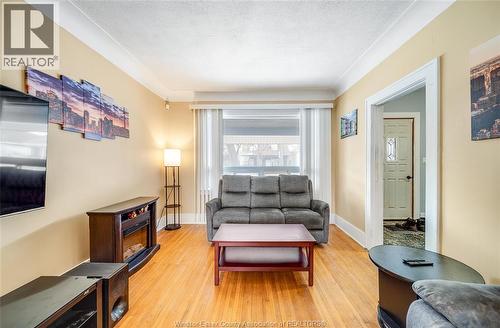 1088 Hickory, Windsor, ON - Indoor Photo Showing Living Room