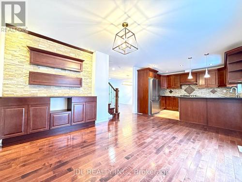 69 Gail Parks Crescent, Newmarket, ON - Indoor Photo Showing Kitchen