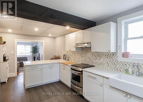 241 Vine Street, St. Catharines (Fairview), ON - Indoor Photo Showing Kitchen With Upgraded Kitchen