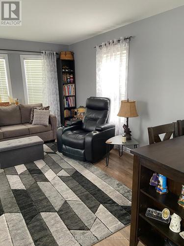 50 - 33 Pitt Street, Bayham, ON - Indoor Photo Showing Living Room