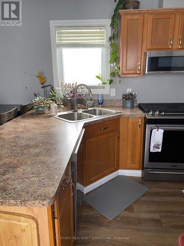 50 - 33 Pitt Street, Bayham, ON - Indoor Photo Showing Kitchen With Double Sink