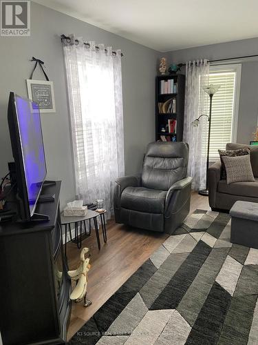 50 - 33 Pitt Street, Bayham, ON - Indoor Photo Showing Living Room