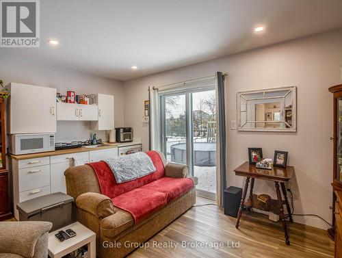 In-Law Suite - Kitchen/Dining/Living Room - 839 Dufferin Street, Woodstock (Woodstock - South), ON - Indoor Photo Showing Living Room