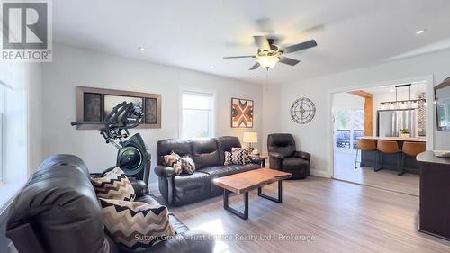 54 Waterloo Street, West Perth (Mitchell), ON - Indoor Photo Showing Living Room