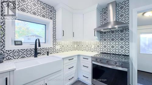 54 Waterloo Street, West Perth (Mitchell), ON - Indoor Photo Showing Kitchen With Upgraded Kitchen