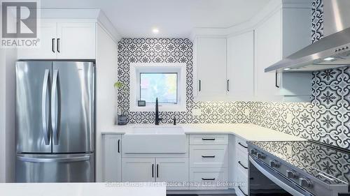 54 Waterloo Street, West Perth (Mitchell), ON - Indoor Photo Showing Kitchen With Upgraded Kitchen