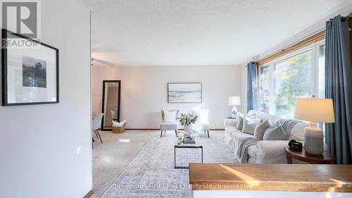 8 Dunsford Crescent, St. Marys, ON - Indoor Photo Showing Living Room