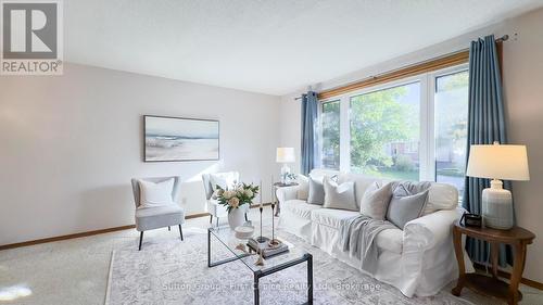 8 Dunsford Crescent, St. Marys, ON - Indoor Photo Showing Living Room