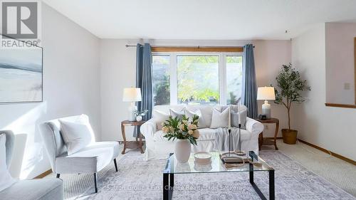 8 Dunsford Crescent, St. Marys, ON - Indoor Photo Showing Living Room