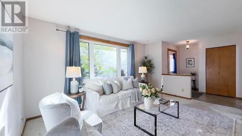 8 Dunsford Crescent, St. Marys, ON - Indoor Photo Showing Living Room
