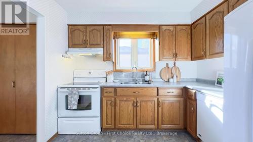 8 Dunsford Crescent, St. Marys, ON - Indoor Photo Showing Kitchen With Double Sink
