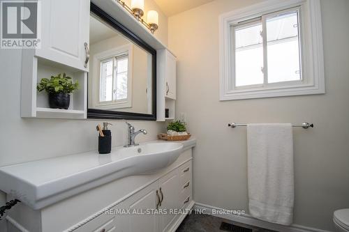 Main floor Bathroom - 874 Monarch Road, Kawartha Lakes (Lindsay), ON - Indoor Photo Showing Bathroom