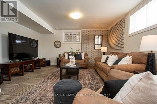 874 Monarch Road, Kawartha Lakes (Lindsay), ON - Indoor Photo Showing Living Room