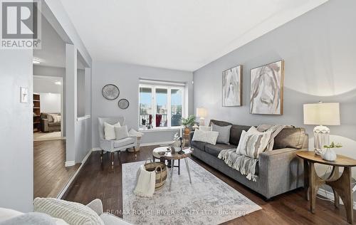 1201 Charlotte Circle, Pickering, ON - Indoor Photo Showing Living Room