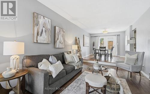 1201 Charlotte Circle, Pickering, ON - Indoor Photo Showing Living Room