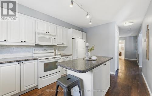 1201 Charlotte Circle, Pickering, ON - Indoor Photo Showing Kitchen
