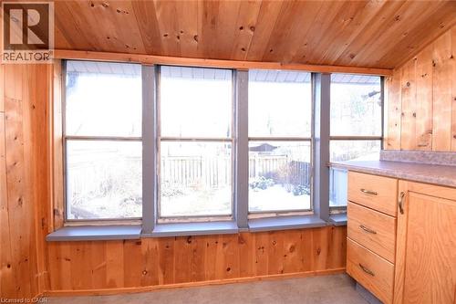 Enclosed Porch - 261 Prospect Street S, Hamilton, ON - Indoor Photo Showing Other Room