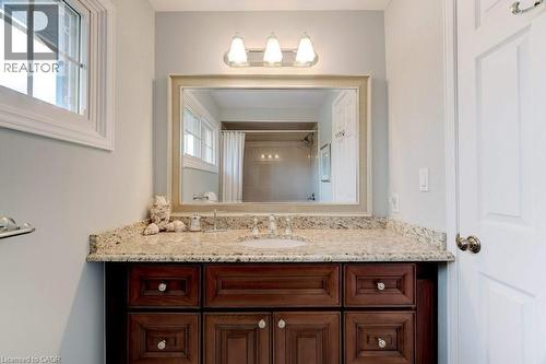 2251 Mansfield Drive, Burlington, ON - Indoor Photo Showing Bathroom