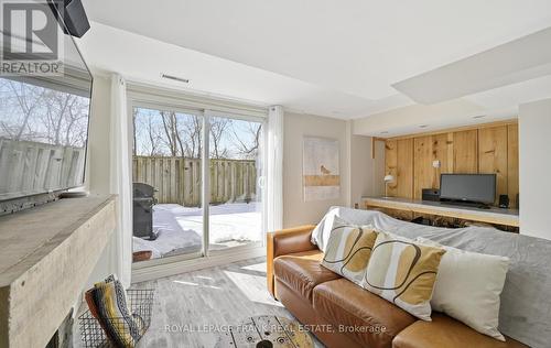 19 - 222 Pearson Street, Oshawa (O'Neill), ON - Indoor Photo Showing Living Room