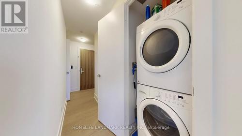 2305 - 200 Bloor Street W, Toronto, ON - Indoor Photo Showing Laundry Room
