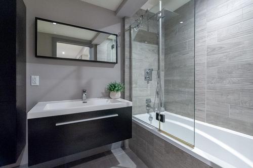 Bathroom - 895 Rue Ravel, Brossard, QC - Indoor Photo Showing Bathroom