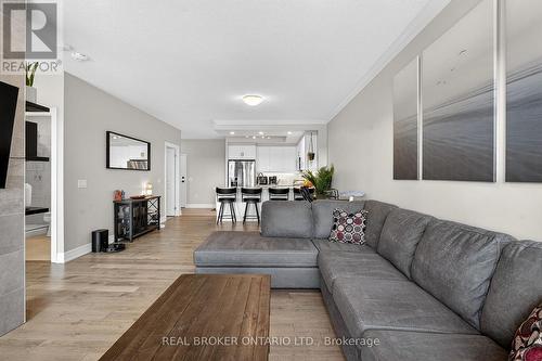 609 - 1878 Gordon Street, Guelph, ON - Indoor Photo Showing Living Room