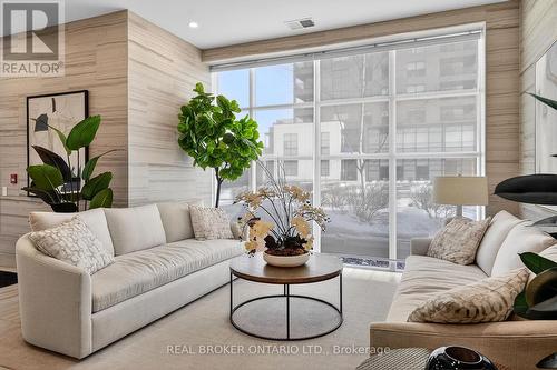 609 - 1878 Gordon Street, Guelph, ON - Indoor Photo Showing Living Room