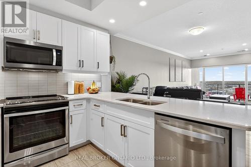 609 - 1878 Gordon Street, Guelph, ON - Indoor Photo Showing Kitchen With Double Sink With Upgraded Kitchen