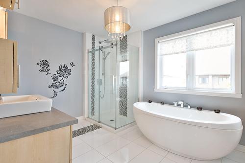 Bathroom - 1529 Rue Riendeau, Chambly, QC - Indoor Photo Showing Bathroom