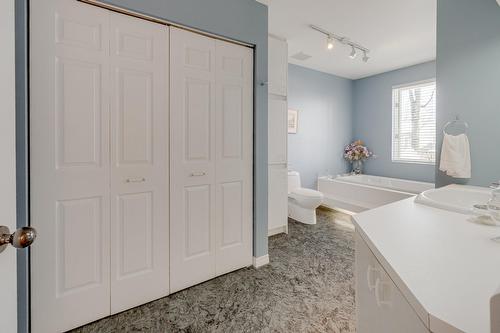 Bathroom - 251 Boul. Victorin, Donnacona, QC - Indoor Photo Showing Other Room