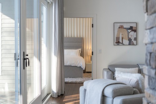 Salon - 63 Rue Augusta, Morin-Heights, QC - Indoor Photo Showing Bedroom