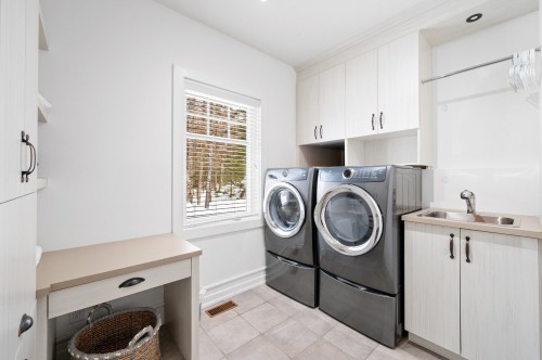 Salle de lavage - 63 Rue Augusta, Morin-Heights, QC - Indoor Photo Showing Laundry Room