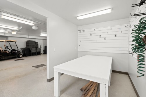 Garage - 63 Rue Augusta, Morin-Heights, QC - Indoor Photo Showing Garage