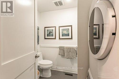 848 Dundas Street E, London East (East G), ON - Indoor Photo Showing Bathroom