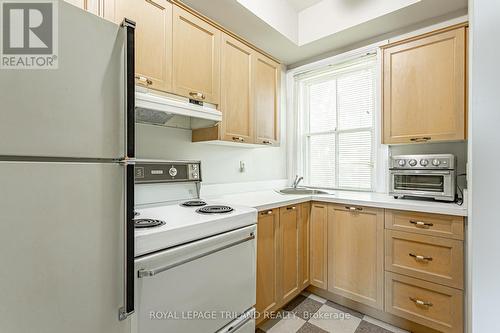 848 Dundas Street E, London East (East G), ON - Indoor Photo Showing Kitchen