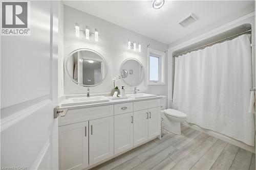 89 Acorn Trail, St. Thomas, ON - Indoor Photo Showing Bathroom