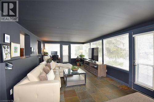 105 Overdale Avenue, Waterdown, ON - Indoor Photo Showing Living Room