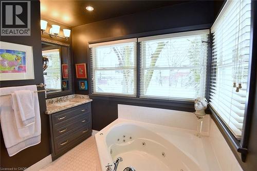 105 Overdale Avenue, Waterdown, ON - Indoor Photo Showing Bathroom