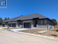 8 - 32 POSTMA CRESCENT  North Middlesex (Ailsa Craig), ON N0M 1A0