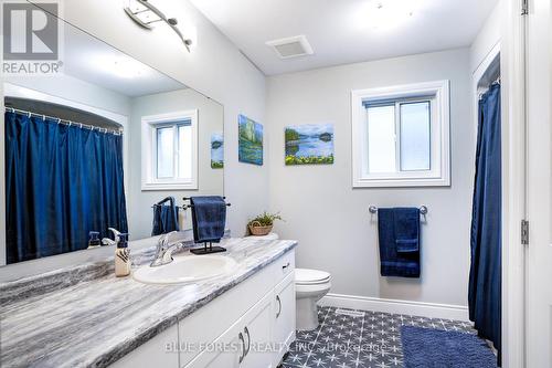 12 Auburn Drive, St. Thomas, ON - Indoor Photo Showing Bathroom