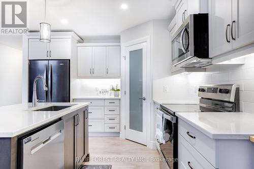 12 Auburn Drive, St. Thomas, ON - Indoor Photo Showing Kitchen With Upgraded Kitchen
