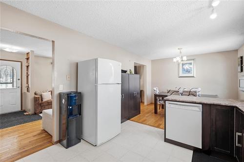 46 Donan Street, Winnipeg, MB - Indoor Photo Showing Kitchen