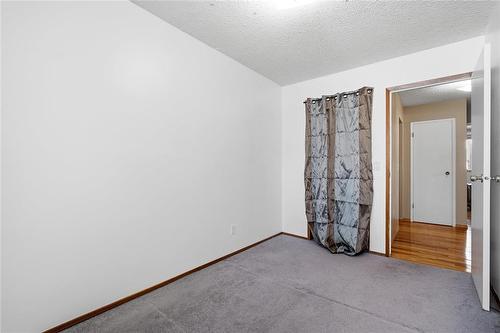 46 Donan Street, Winnipeg, MB - Indoor Photo Showing Other Room