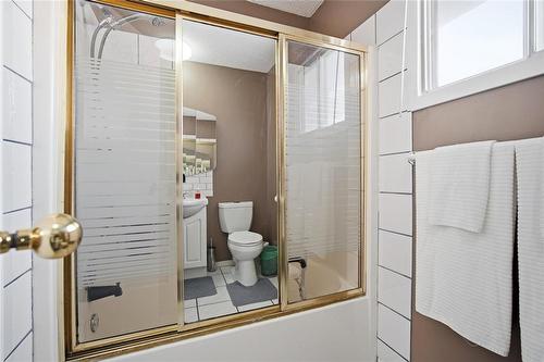 46 Donan Street, Winnipeg, MB - Indoor Photo Showing Bathroom