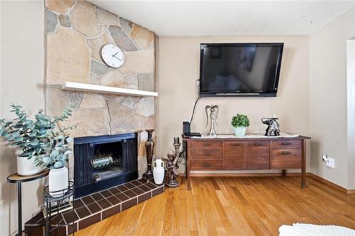 46 Donan Street, Winnipeg, MB - Indoor Photo Showing Living Room With Fireplace
