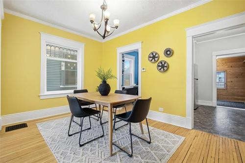 500 Newman Street, Winnipeg, MB - Indoor Photo Showing Dining Room